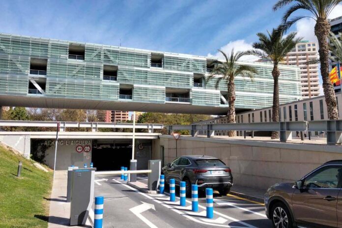 Benidorm y Telpark impulsan la movilidad sostenible con carga gratuita de coches eléctricos