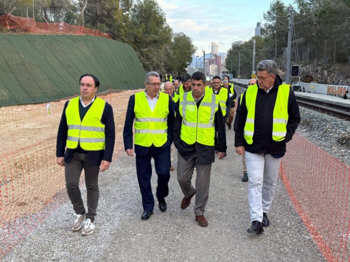 Carlos Mazón visita las obras de electrificación y duplicación de vía del tramo Hospital Villajoyosa a Benidorm en la Línea 1 del TRAM d'Alacant