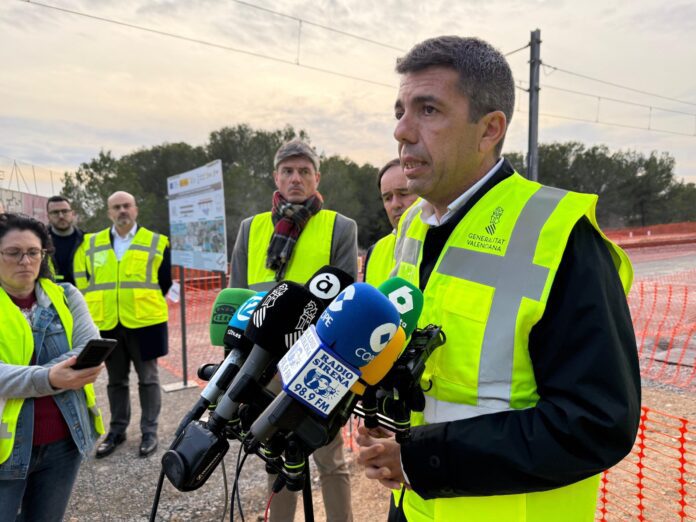 Carlos Mazón visita las obras de electrificación y duplicación de vía del tramo Hospital Villajoyosa a Benidorm en la Línea 1 del TRAM d'Alacant