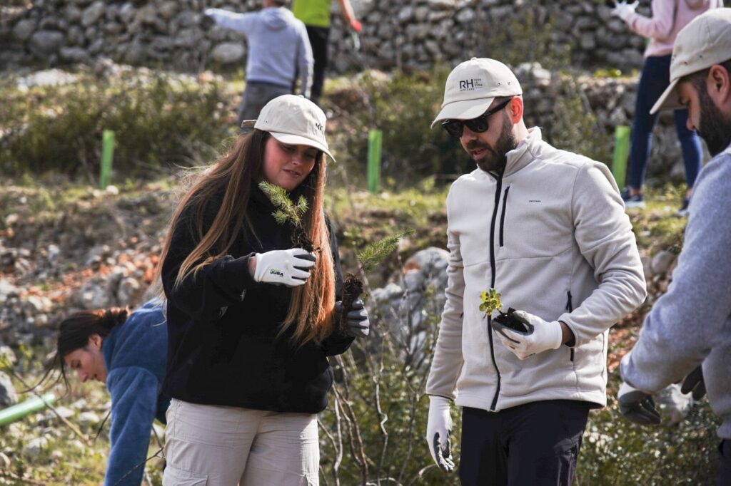 RH Hoteles lidera la reforestación de la Marina Alta con un proyecto ambiental
