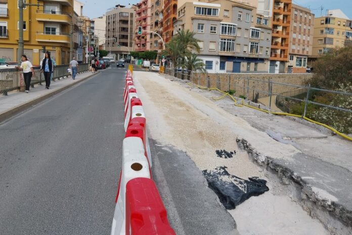 El tráfico en el puente de Villajoyosa se ajustará durante tres días por trabajos técnicos