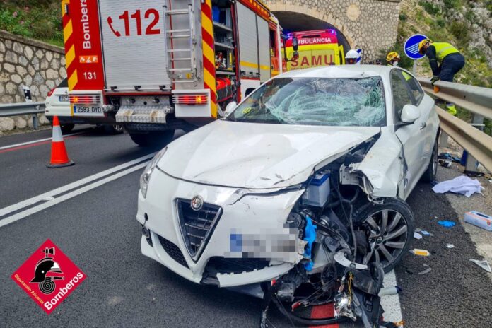 Un ciclista fallece y su hijo menor resulta herido tras ser arrollados cerca del túnel del Mascarat