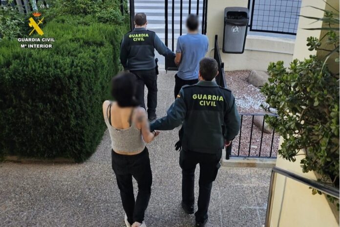 Vacaciones delictivas en Calpe: una pareja, arrestada por robo con intimidación