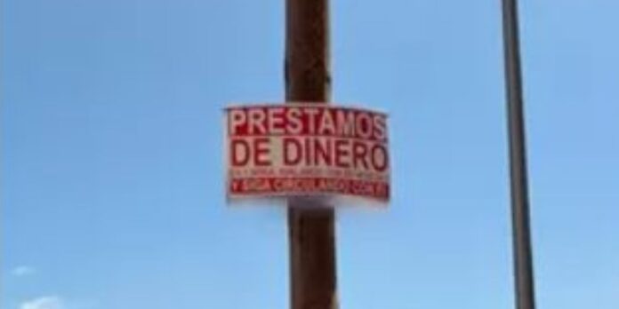 Cartel sancionado a la empresa con domicilio social en Benidorm situado en un poste de luz en Palma - Ayuntamiento de Palma