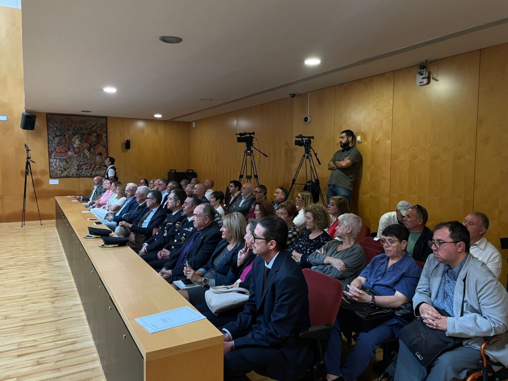 Correos pone en circulación un sello dedicado a los 700 años de historia de Benidorm - Radio Sirena COPE
