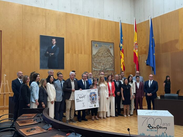 Correos pone en circulación un sello dedicado a los 700 años de historia de Benidorm - Radio Sirena COPE
