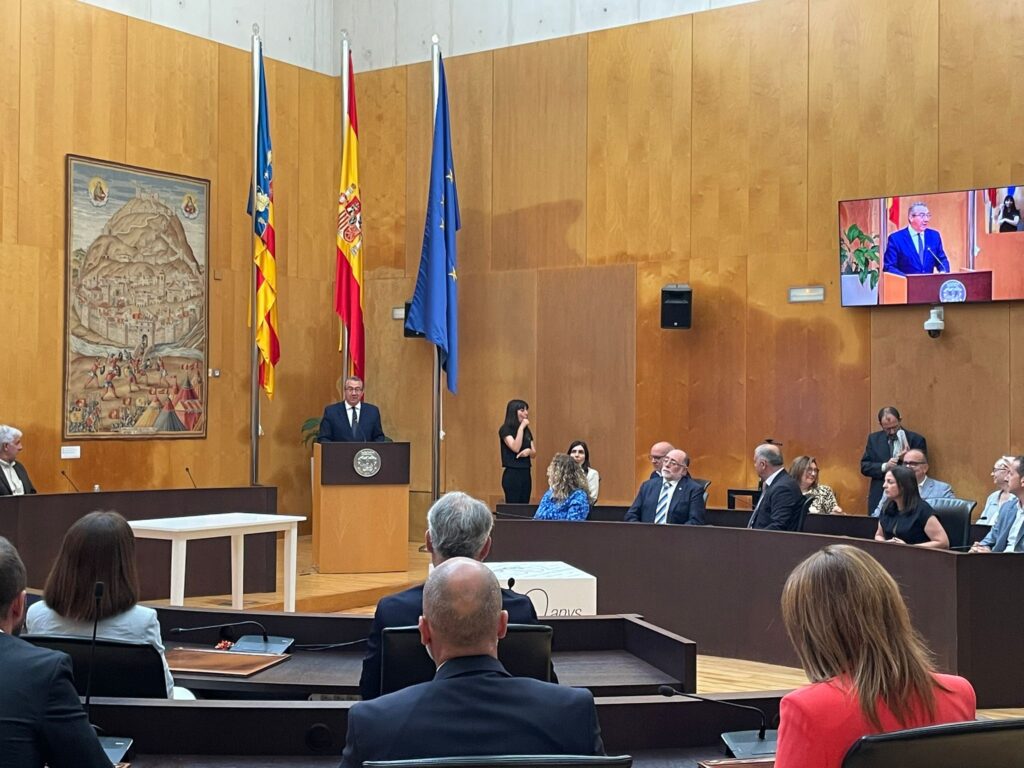 Correos pone en circulación un sello dedicado a los 700 años de historia de Benidorm - Radio Sirena COPE