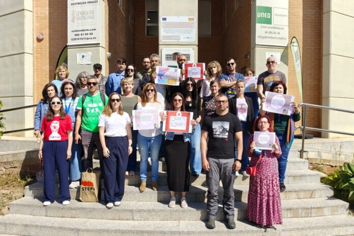 La EOI de Benidorm protesta el empeoramiento de sus condiciones laborales