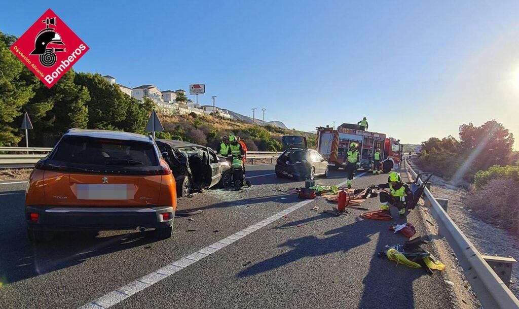 Accidente de Tráfico AP-7 en Finestrat - Consorcio Provincial de Bomberos