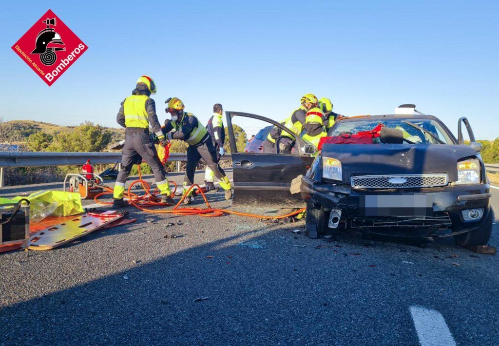 Accidente de Tráfico AP-7 en Finestrat - Consorcio Provincial de Bomberos