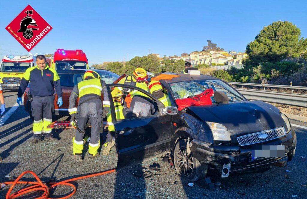 Accidente de Tráfico AP-7 en Finestrat - Consorcio Provincial de Bomberos