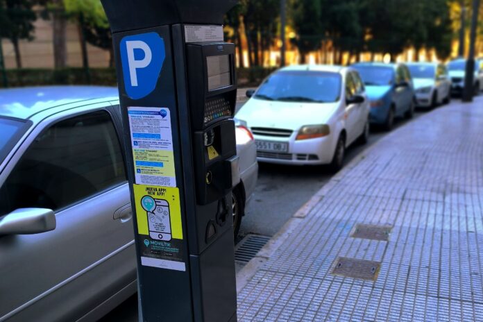 El PP de Benidorm defiende la legalidad del proceso de renovación de la zona azul y grúa