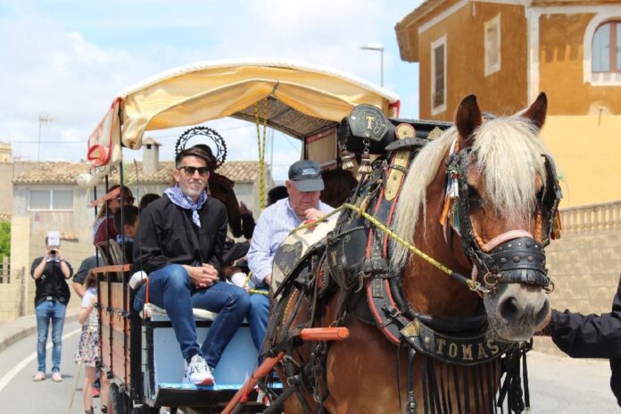 La Ermita de Villajoyosa revive su alma agrícola con la romería de San Isidro