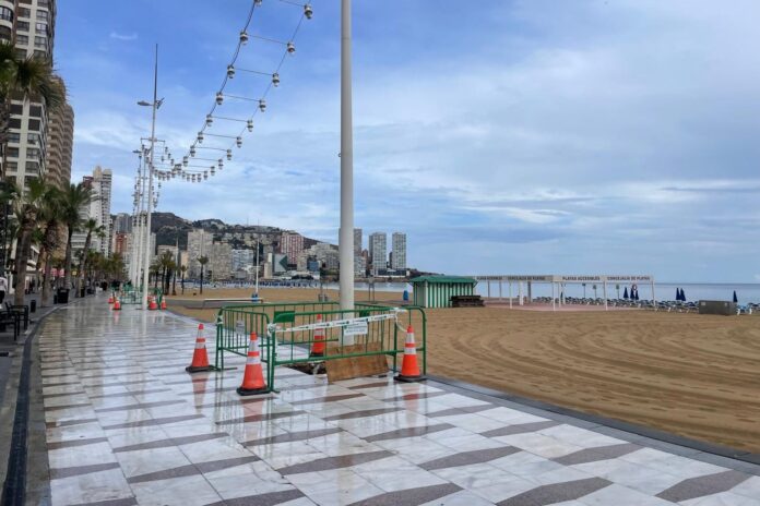 Benidorm paraliza las obras de la catenaria del Paseo de Levante por la temporada estival