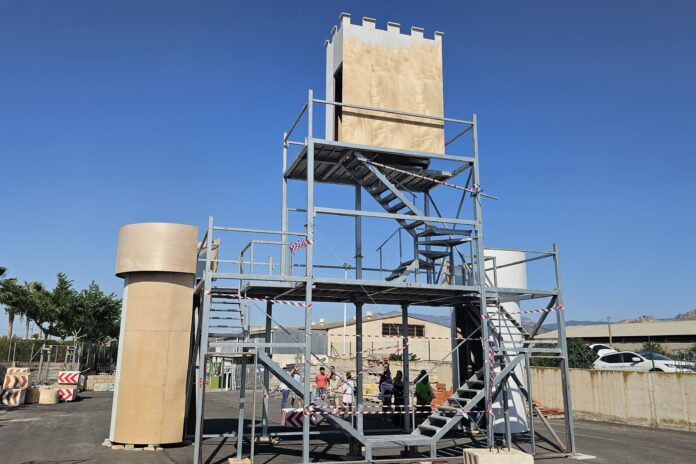 El castillo de las fiestas de Villajoyosa gana altura y nuevos torreones