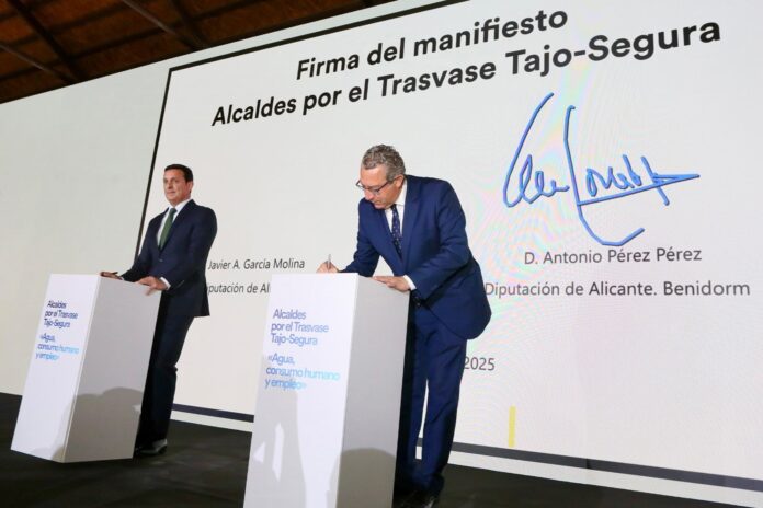 Benidorm y otros municipios del sureste exigen al Gobierno mantener el trasvase Tajo-Segura