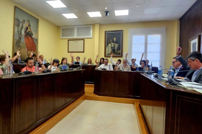 Villajoyosa da luz verde a una modificación de crédito de 4,5 millones y a mejoras en derechos laborales