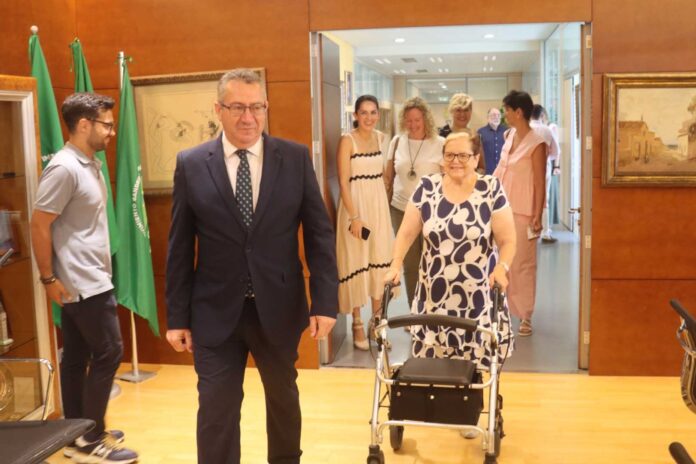 Benidorm prueba con éxito una IA para ayudar a los mayores