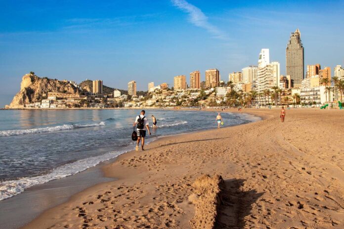 Benidorm da un paso verde con la red de agua regenerada en Poniente