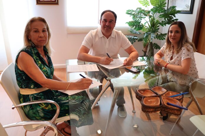 Nuevo convenio entre Finestrat y la Protectora Marina Baixa para proteger a animales vulnerables
