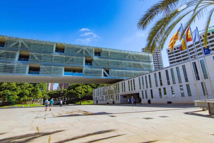 Benidorm recurrirá al Constitucional el auto del APR-7 para defender el interés general