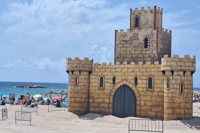 El castillo renace: Villajoyosa da la bienvenida a sus Moros y Cristianos con nueva fortaleza