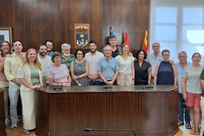 El Pleno aprueba renovar los carteles de acceso a Villajoyosa con imágenes de las Fiestas de Moros y Cristianos