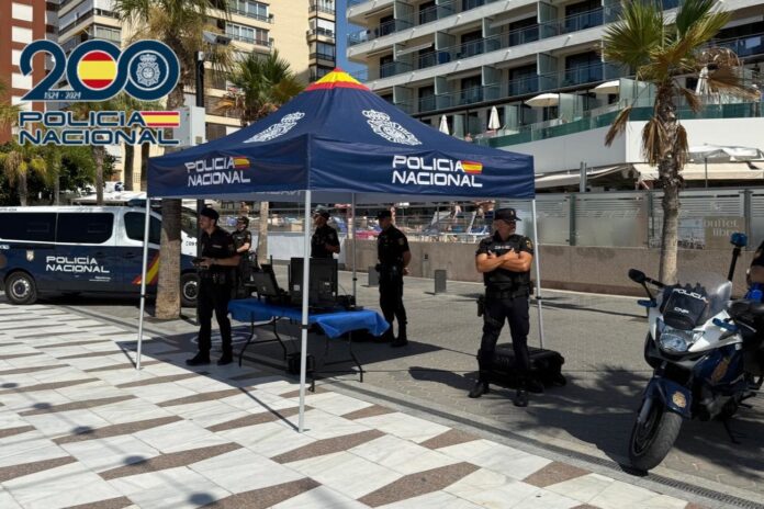Benidorm bajo vigilancia: drones y agentes patrullan las playas en temporada alta