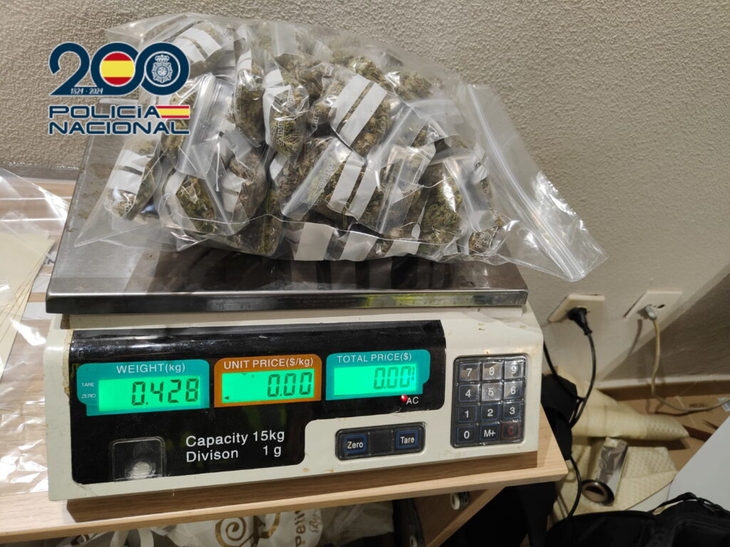 La Policía Nacional desarticula dos organizaciones criminales que usaban tecnología QR para el tráfico de drogas en Benidorm - CNP