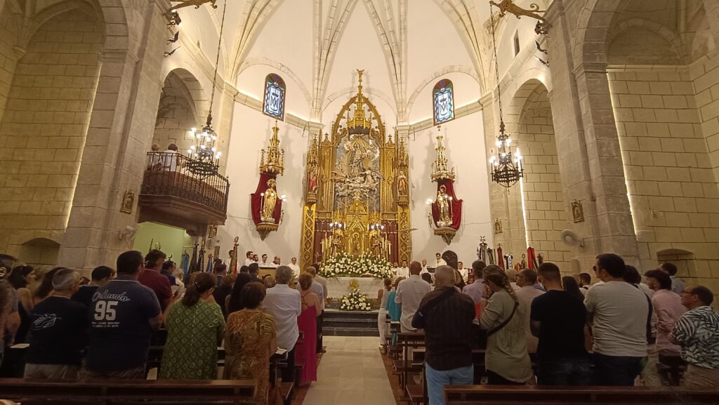La procesión en honor a Santa Marta recorre las calles del centro histórico de Villajoyosa - Ayuntamiento de Villajoyosa