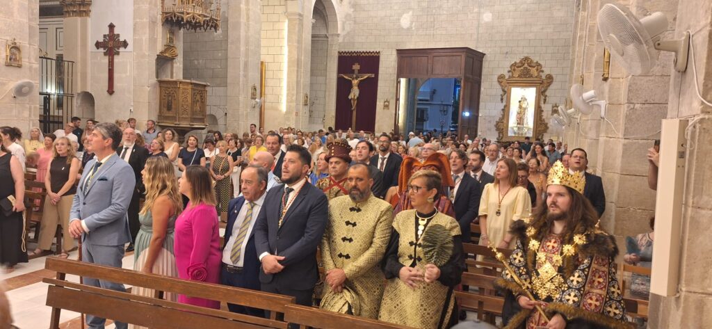 La procesión en honor a Santa Marta recorre las calles del centro histórico de Villajoyosa - Ayuntamiento de Villajoyosa