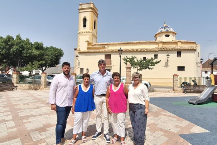 Isabel y Vicenta López, protagonistas del inicio de las fiestas del barrio de la Ermita en Villajoyosa