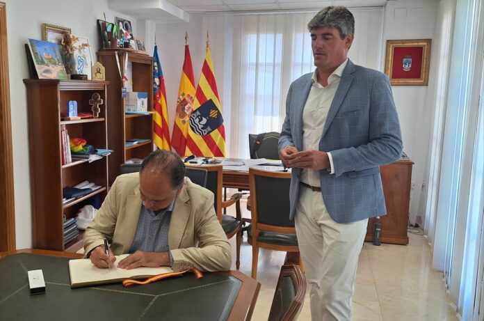 Visita del conseller de Emergencias e Interior, Juan Carlos Valderrama junto al alcalde, Marcos Zaragoza - Ayuntamiento de Villajoyosa