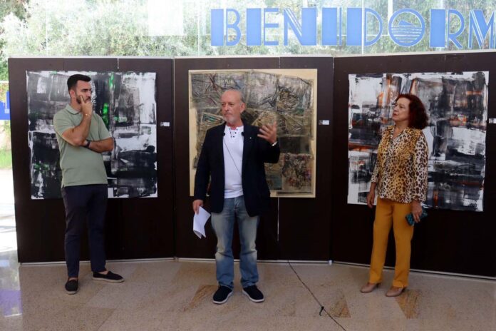Benidorm ya puede disfrutar de la exposición “Fantasías oníricas”