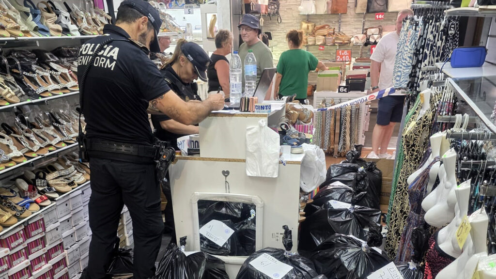 La Policía Local de Benidorm interviene más de 3.000 artículos falsificados en 9 establecimientos - Ayuntamiento de Benidorm
