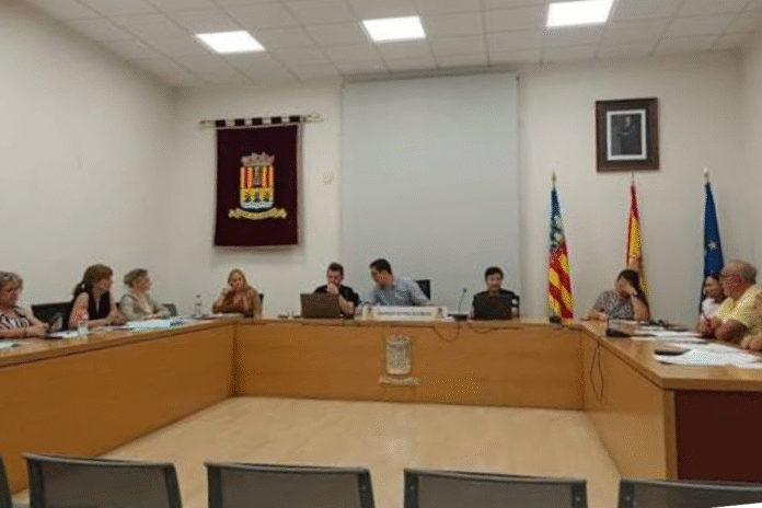 Polop de la Marina aprueba por unanimidad su primera Relación de Puestos de Trabajo