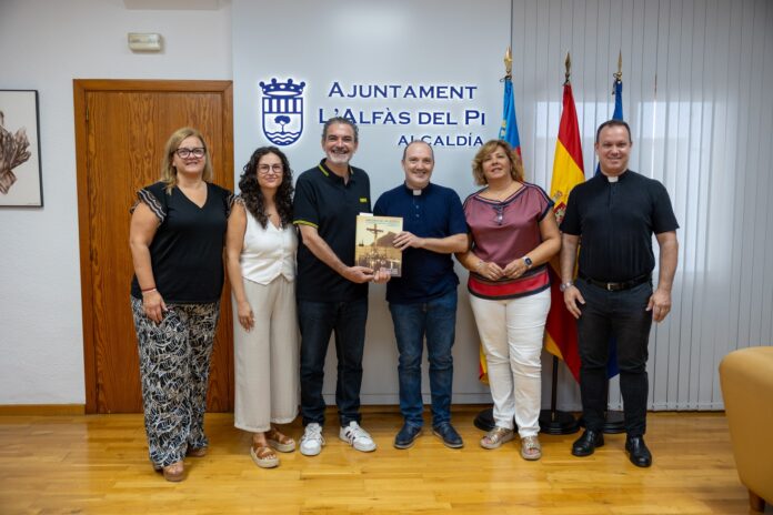 L'Alfàs del Pi da la bienvenida al nuevo párroco Juan Vicente Ferrando Molines - Ayuntamiento l'Alfàs del Pi