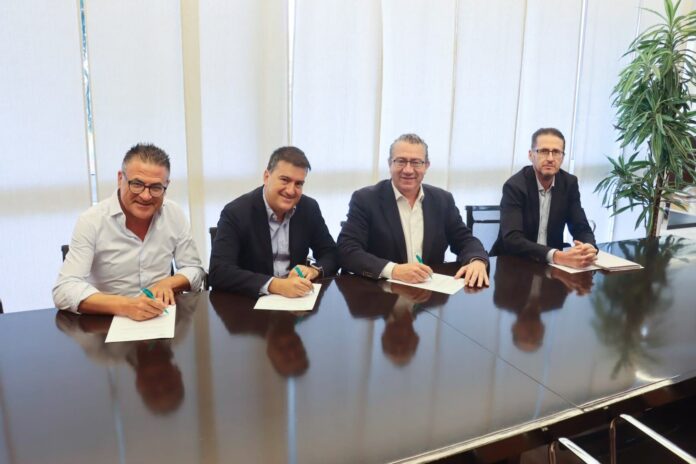 Benidorm y la Villajoyosa firman un acuerdo pionero de reciclaje de textil y aceite doméstico