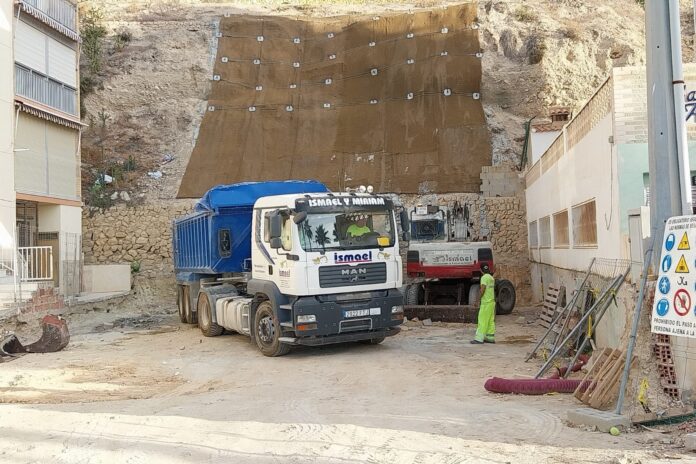 Villajoyosa reanuda las obras del ascensor que conectará la playa con Barberes Sur