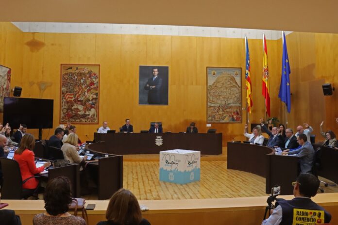 Benidorm aprueba el estudio del efecto isla de calor y refuerza programas de comercio y seguridad escolar