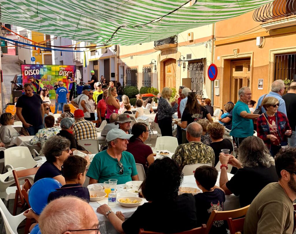 Bolulla se consolida con una exitosa XIV Fira de la Tardor - Ayuntamiento de Bolulla