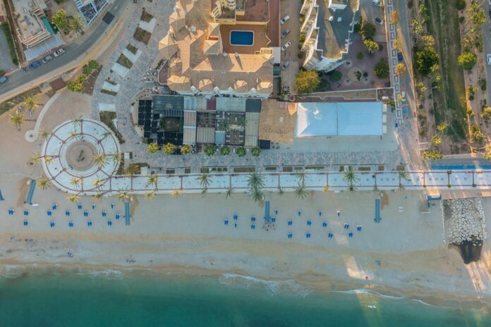 L’Alfàs del Pi rinde homenaje a Serra Gelada en su 20 aniversario con un paseo renovado