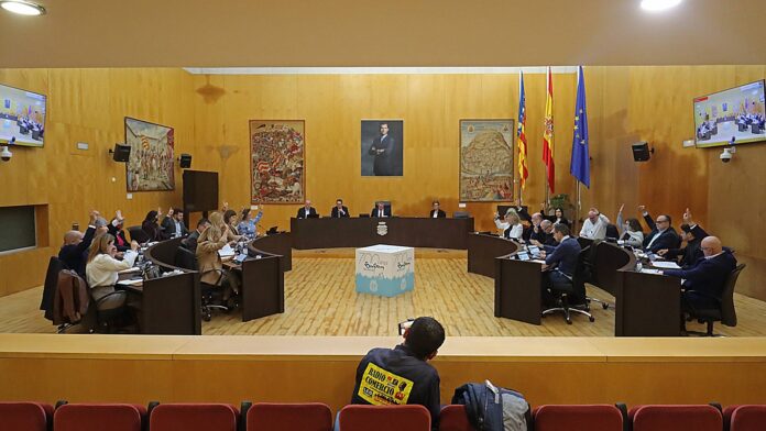 Benidorm aprueba el Plan Director de reutilización de aguas y concede la Medalla Corporativa a Rafael Ferrer Meliá
