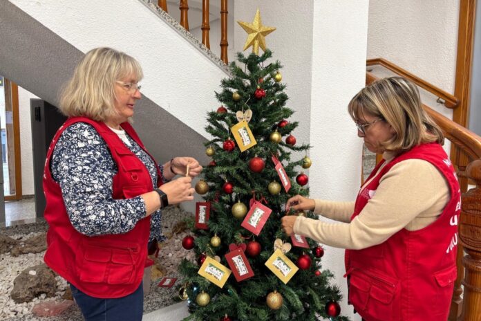 Árbol Solidario 2025: L’Alfàs del Pi garantiza regalos a los más pequeños de la comarca