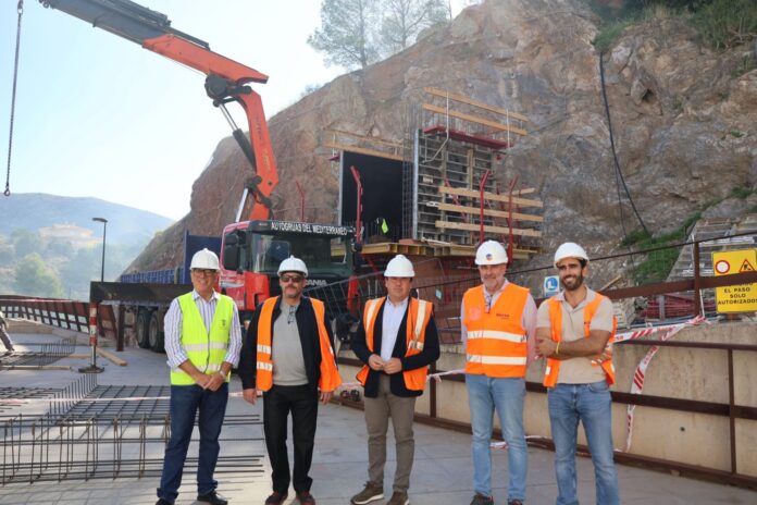 El elevador al Castell de Finestrat avanza a buen ritmo y mejorará la accesibilidad al casco histórico