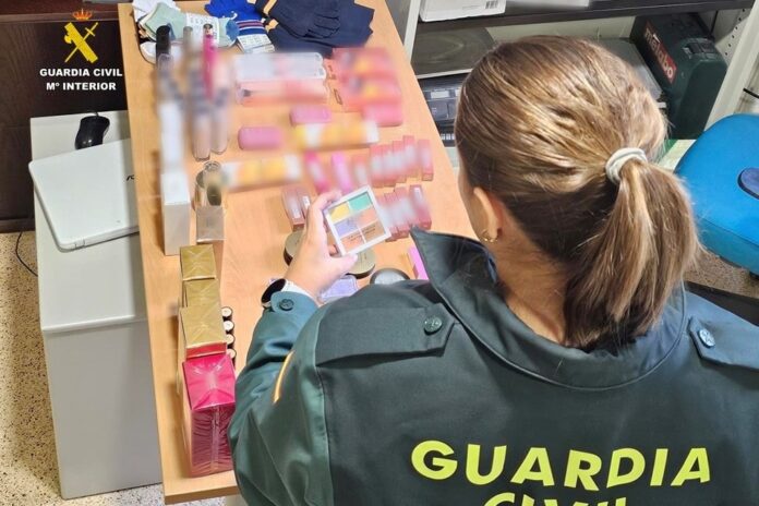 La Guardia Civil detiene a cuatro personas por hurtos de lujo con “bolsa de Faraday” en Calpe