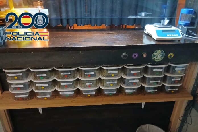 La Policía Nacional desmantela en l’Alfàs del Pi un falso club de fumadores dedicado a la venta de droga