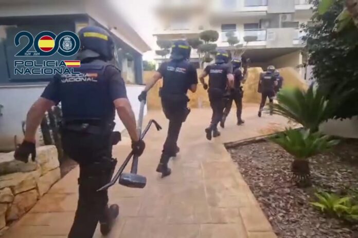 La Policía Nacional desmantela dos puntos de venta de drogas en el corazón turístico de Benidorm