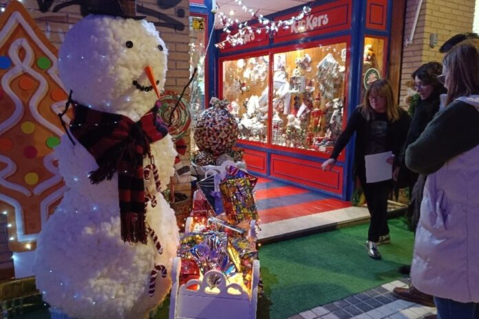 Villajoyosa convierte sus escaparates en protagonistas digitales de la Navidad