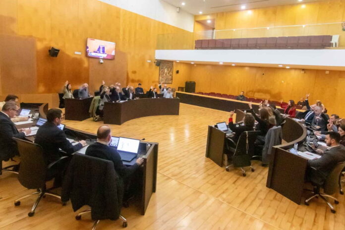 Benidorm aprueba el aparcamiento subterráneo de Jaime I y destina 1,8 millones a saneamiento de Poniente